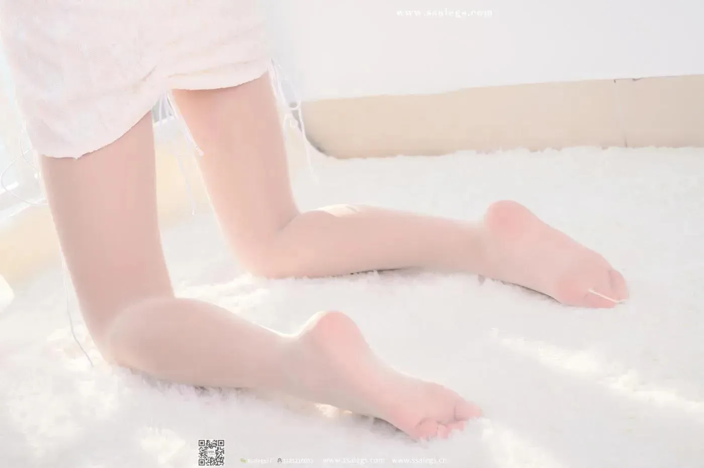 [SSA丝社]超清写真 NO.401 素素阳光明媚的窗边亮闪闪开档肉丝(上) [67P]插图5